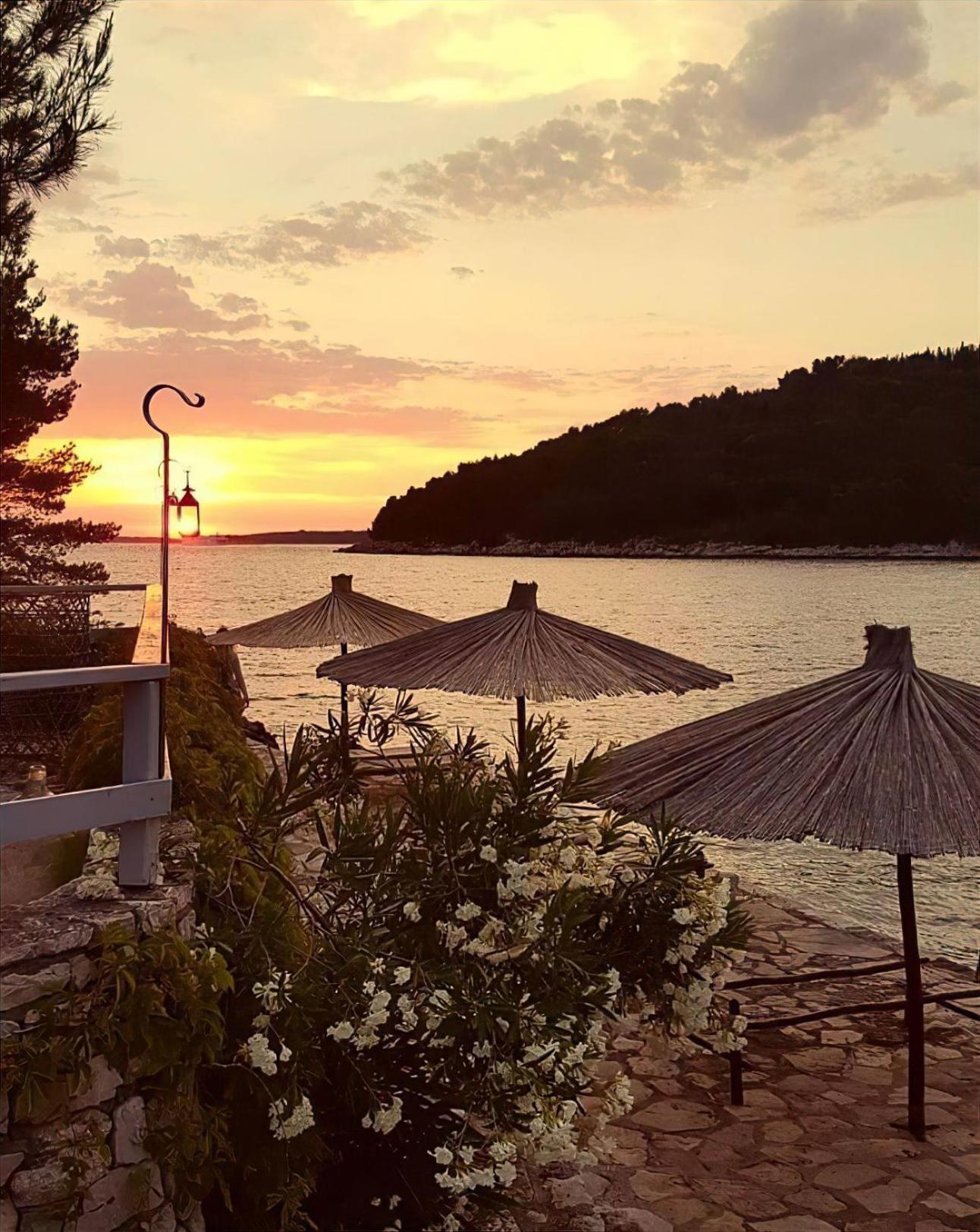 Holiday Home Sunny Side Vela Luka Exteriör bild